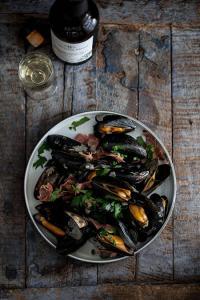 Mejillones cantabria - Mosselen in kervelsaus met rauwe ham