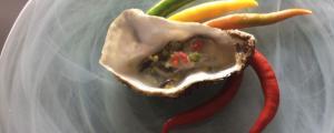 Ostras picantes con lima y tabasco - Oesters met limoensap en tabasco