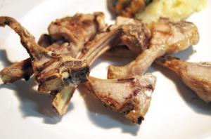 Chuletas de cordero con crema de ajo - Lamskoteletjes met knoflooksaus
