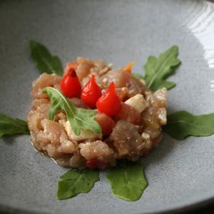 Tartar de atún con tomate confitado - Tonijntartaar met geconfijte tomaat