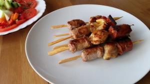 Pinchos de chorizo - Spiesjes met chorizo en kip