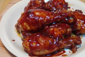 Piernas de pollo en salsa tomates - Kippenpootjes
