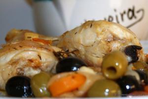 Muslos de pollo con aceitunas - Kippenboutjes met olijven