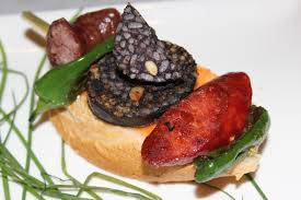 Pincho de morcilla o chorizo - Sneetjes bloedworst of gekruide worst