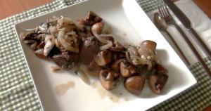 Hígados de pollo al jerez - Kippenlevertjes in sherrysaus
