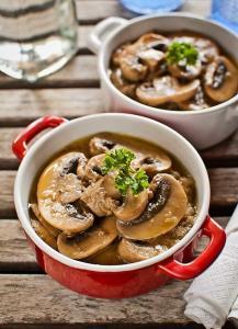 Pollo con Jerez y Champiñones - Kip in champignon-sherry saus