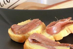 Tostada con anchoas - Toast met ansjovis