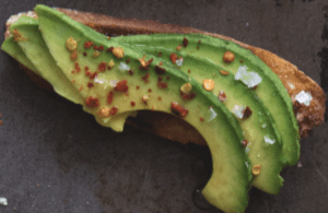 Tostadas con Aguacate y Chile - Toast met Avocado en chili-vlokken