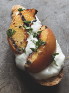 Tostadas con Burrata y Duraznos a la parrilla - Toast met Burrata en Gegrilde Perzik