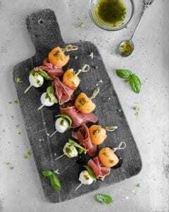 Brochetas de Melón con Jamón y Mozzarella - Prikkertje van Meloen, Ham en Mozzarella