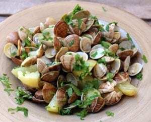 Chirlas con patatas al Ajillo - Venusschelpjes met Aardappel en Knoflook