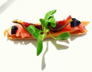 Tosta de papaya, bacalao, higos y choconade - Toast met Papaya, gerookte Kabeljauw, Vijgen en Choconade