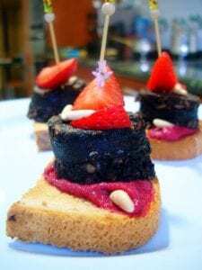 Pincho de Morcilla y Fresas - Pincho met bloedworst en aardbei