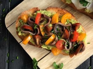 Tostada de Aguacate con Anchoas y Tomates - Toast met avocado, ansjovis en tomaat