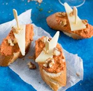 Pinchos con Pimentón asado y Manchego - Pinchos met geroosterde paprikaspread en Manchego