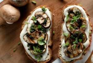  - Knoflookpaddestoelen op toast