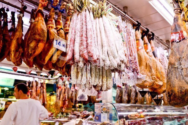 Spaanse hammen op de markt