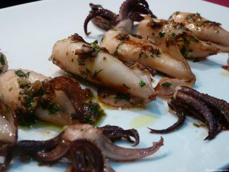 Chipirones a la plancha - Kleine inktvisjes van de hete plaat