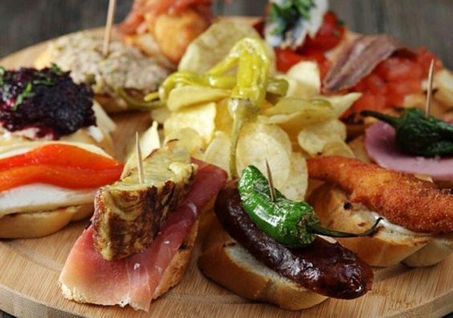 Pincho de merluza - Canapé met gebakken vis en asperges
