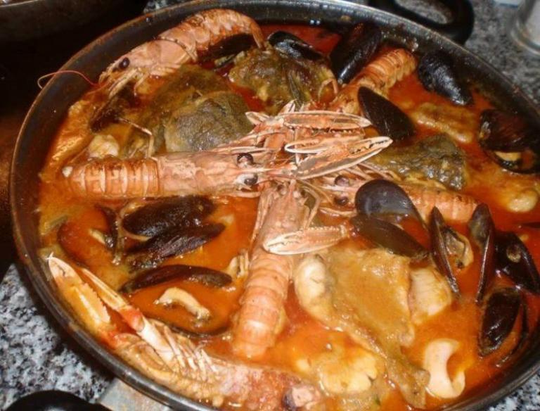 Romesco de peix - Visschotel met amandelsaus