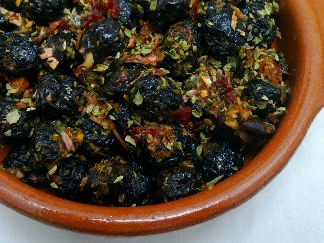 Aceitunas con mojo estilo canario - Zwarte olijven in pittige marinade