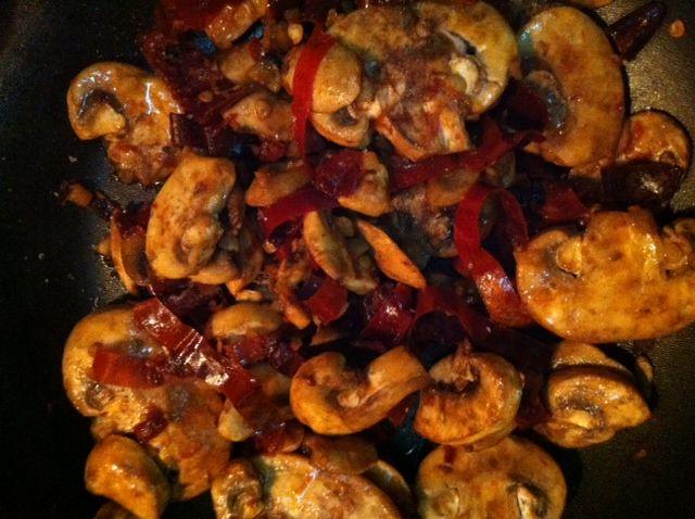 Champiñones con ajo y picante - Champignons met knoflook en chilipeper