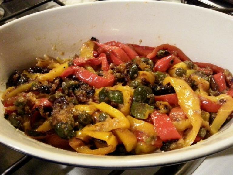 Pimientos con alcaparras y ajo - Paprika met kappertjes en knoflook