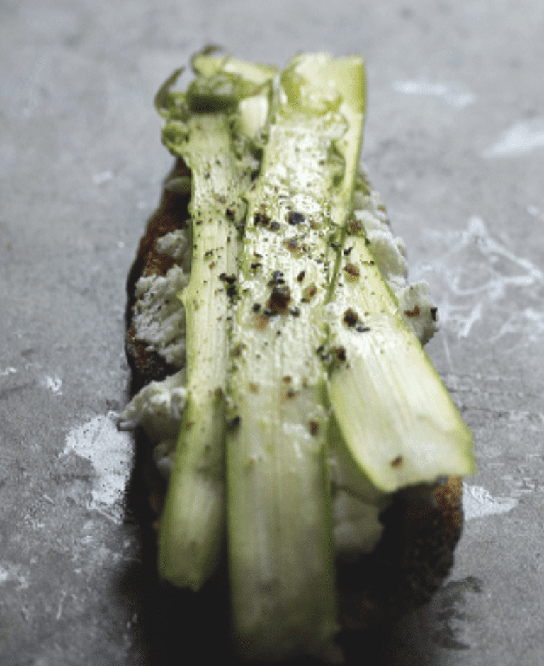 Tostadas con Ricotta y Espárragos - Toast met Ricotta en Asperges