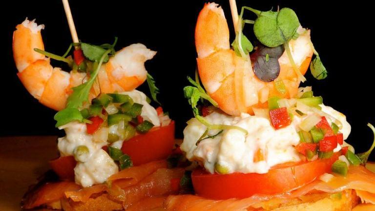 Montadito de Salmón, Anchoas y Langostinos - Toast met Zalm, Ansjovis en Garnalen