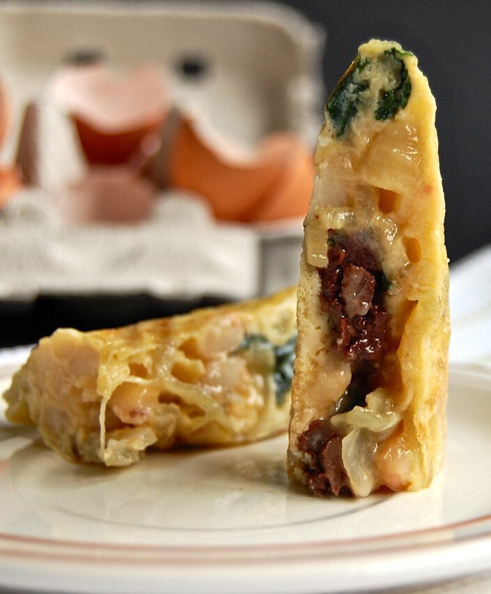 Tortilla de Frijoles y Morcilla - Omelet met bloedworst en bonen