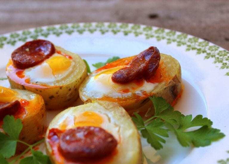Canapé de patata con Huevo y Chorizo - Canapé van aardappel met kwartel ei en Chorizo