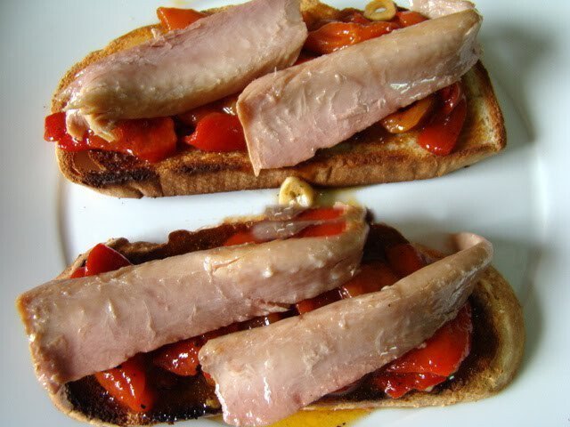 Tostas de Pimientos y Melvas - Toast met Paprika en Makreel