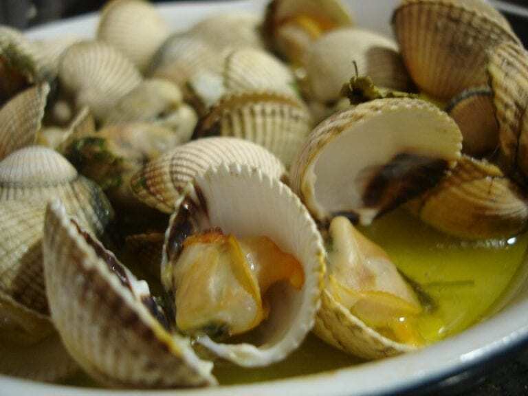 Berberechos en Salsa de Vino Blanco - Kokkels in witte wijnsaus