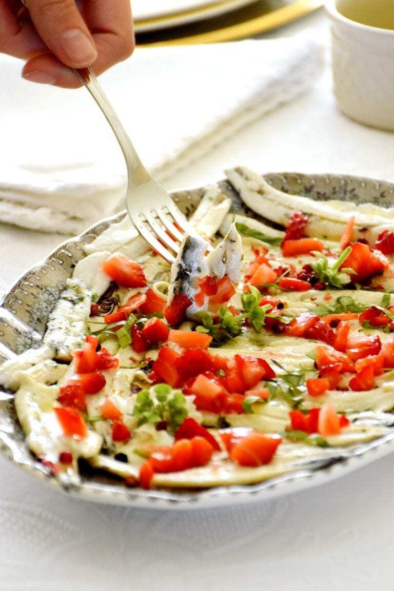 Boquerones con Albahaca y Fresas - Ansjovis met basilicum en aardbeien