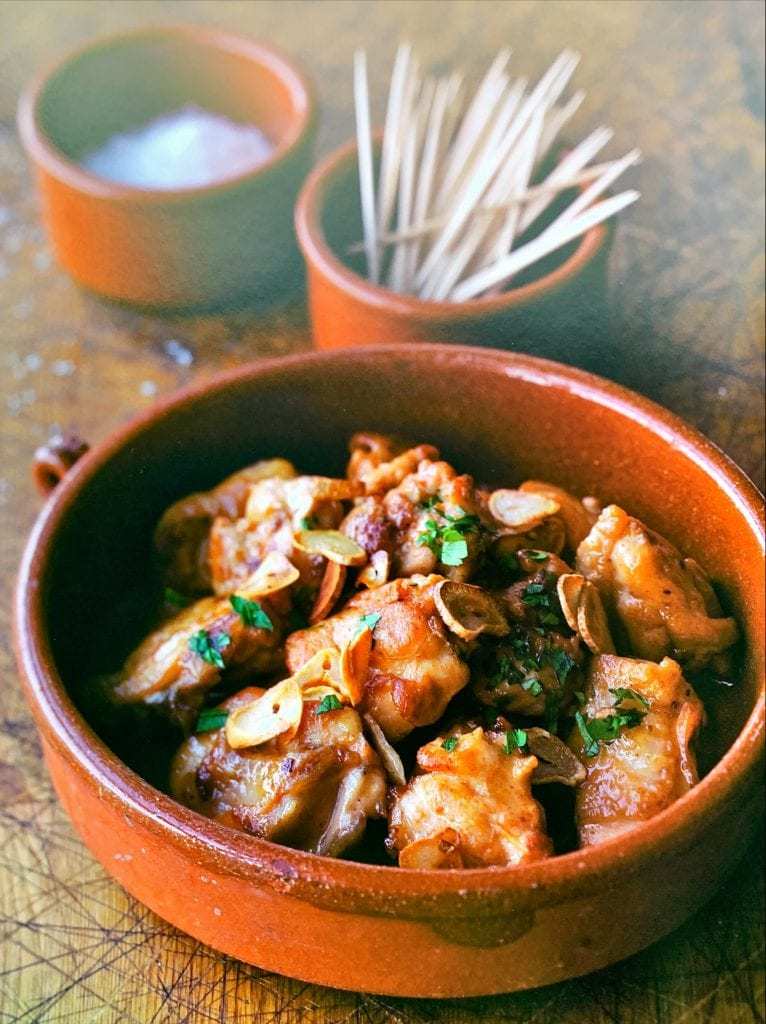 Pollo salteado con ajo crujiente - Gesauteerde kip met knapperige knoflook