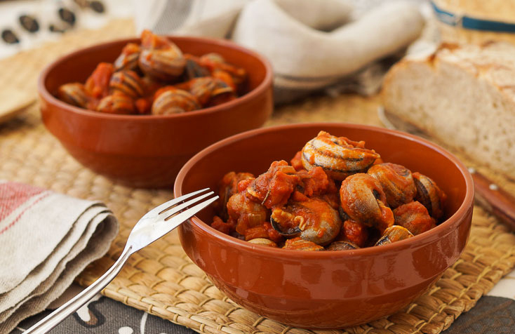 Caracoles en salsa con Jamón y Chorizo - Slakken in saus met ham en chorizo