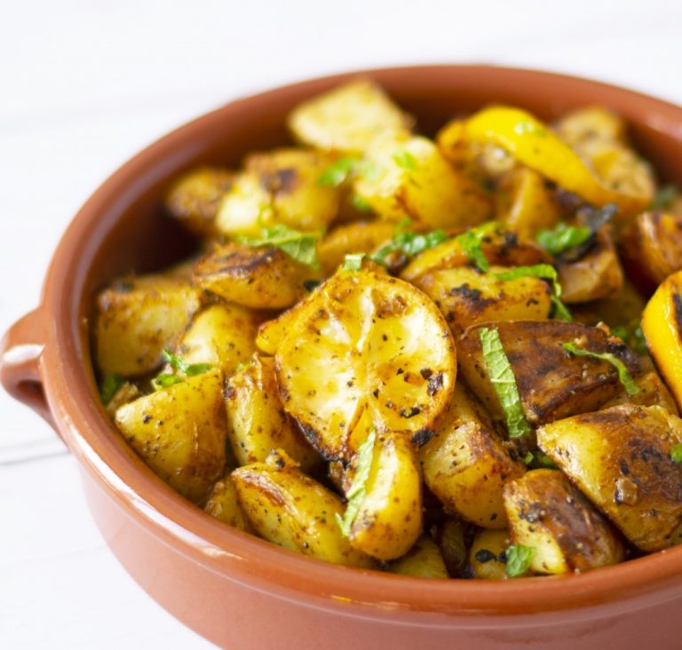 Patatas salteadas con limón y pimienta negra - Gesauteerde aardappelen met citroen en zwarte peper