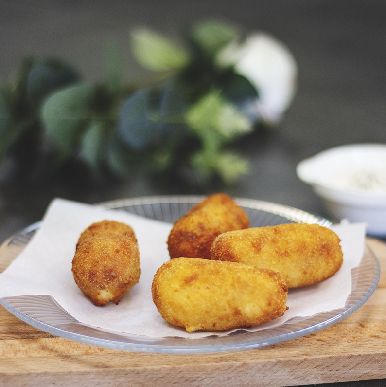 Croquetas de huevos fritos y patatas - Aaedappelkroketjes met gebakken ei